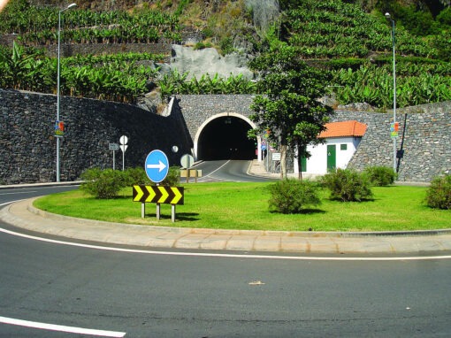 Construção da variante à vila da Ponta do Sol – túnel