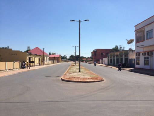 Pavimentação das ruas da sede do município do Luau